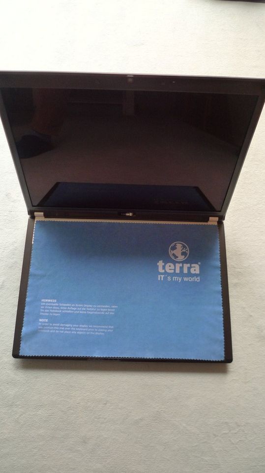 Terra Mobile 1772 Laptop mit Tragetasche in Düsseldorf
