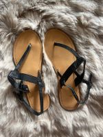 Sandalen in schwarz Größe 39 Leipzig - Probstheida Vorschau