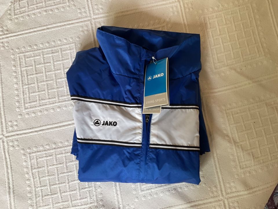 Jako Sportjacke Trainingsjacke Regenjacke Gr. 164 neu mit Etikett in Oberursel (Taunus)