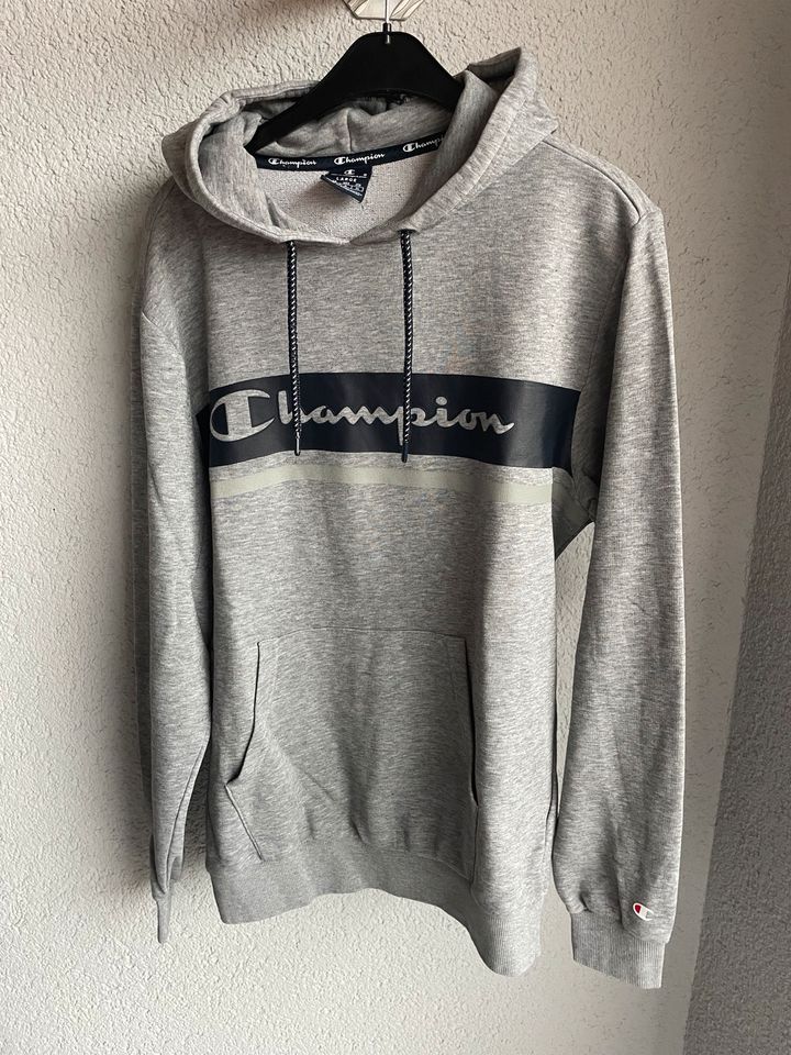 Champion Hoodie Größe L in Lebach