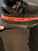 adidas Yeezy Boost 350 V2 kernschwarz rot Nordrhein-Westfalen - Krefeld Vorschau