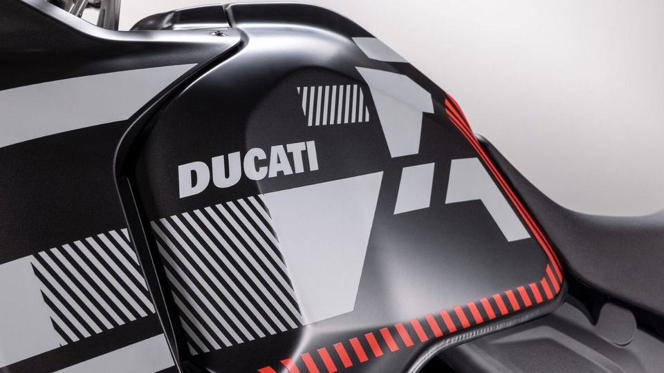 Ducati DESERT-X schwarz  Livery  SOFORT LIEFERBAR in Untermeitingen