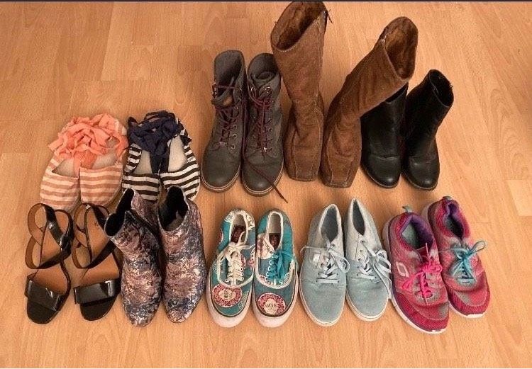 Mehrere Fotos! Viele Schuhe! Sandalen, Sneaker, Stiefel,.. in Rosenheim