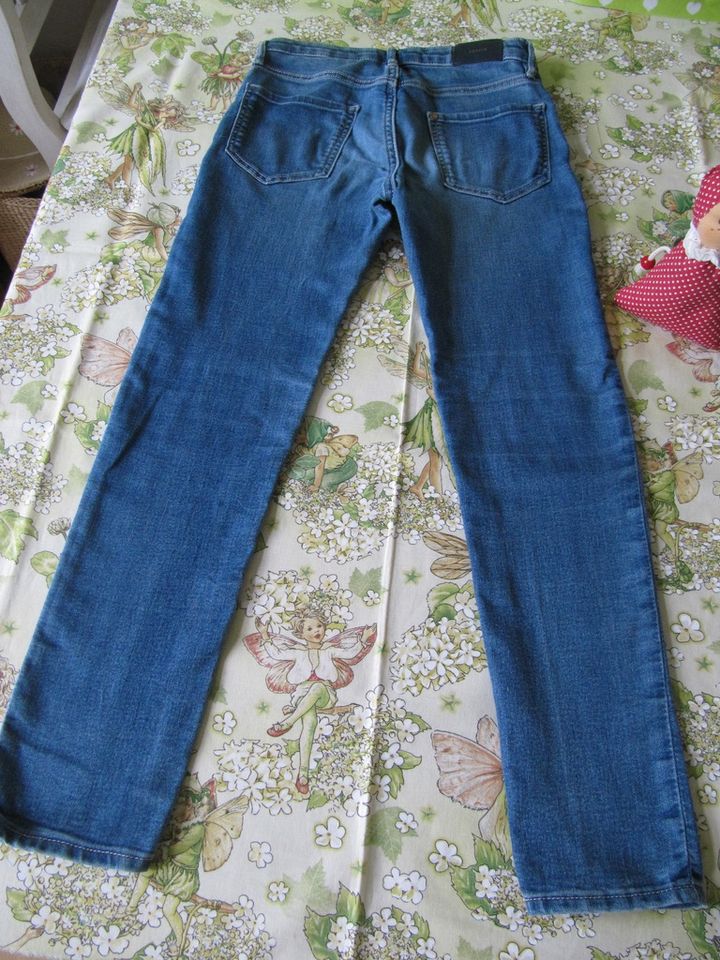 Hose Jeans H&M 140 mittel blau top in Weimar