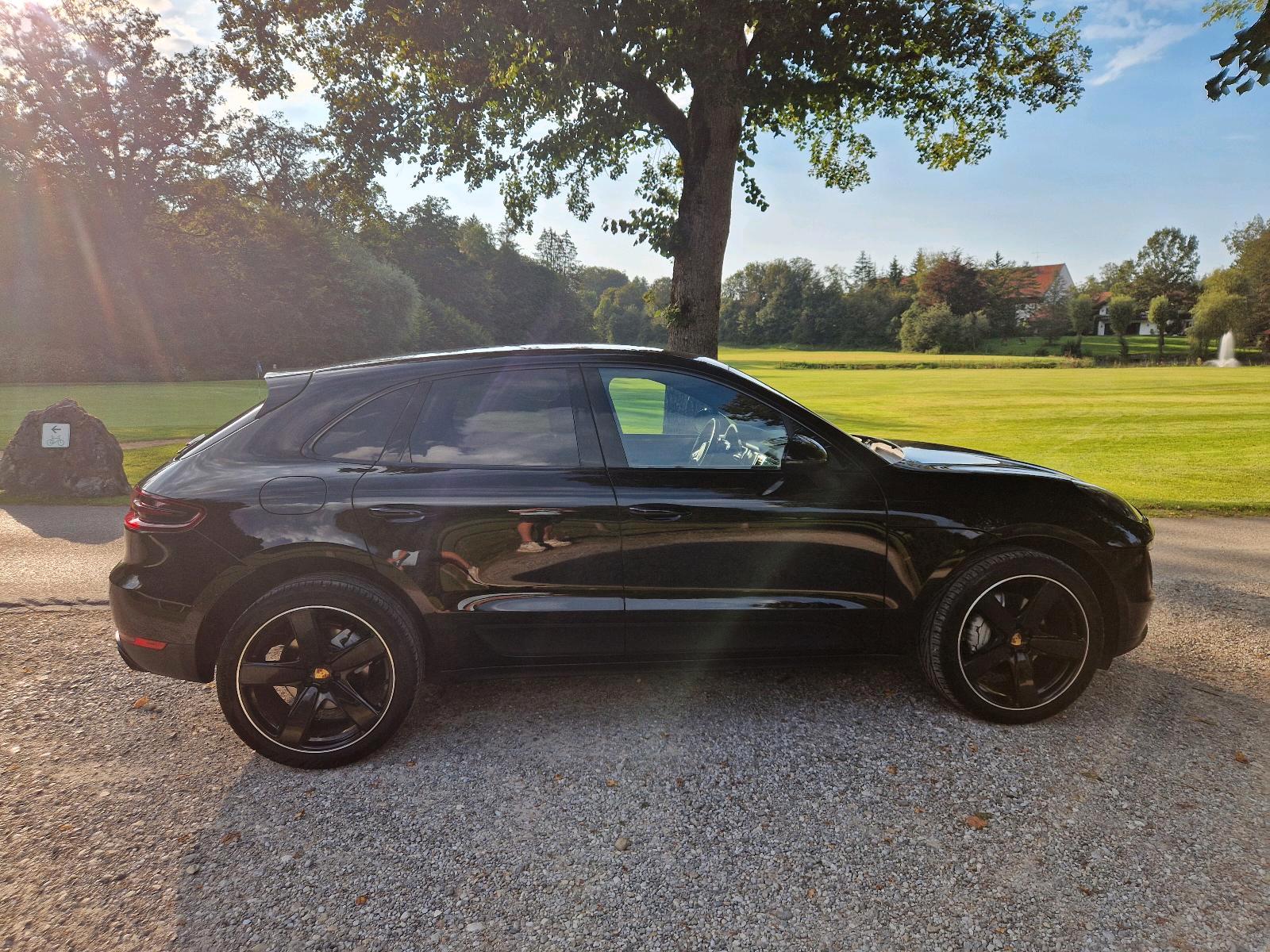 Abbildung des Autos Porsche Macan S Black