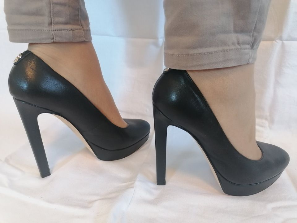 GUESS Eliada Pumps High Heels Größe 39 schwarz Leder in Petersberg