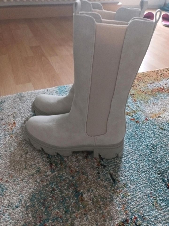 Boots Stiefel creme Gr 41 neu Chelsea Boots in Radolfzell am Bodensee