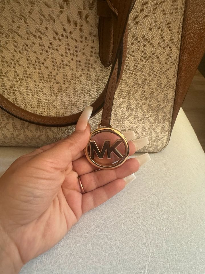 Originale Michael Kors Handtasche HEUTE SCHÖNES ARMBAND DAZU in Berlin