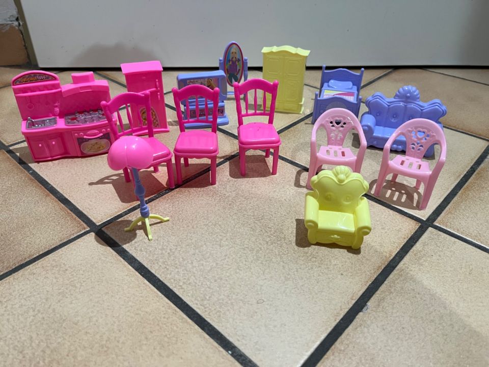 Puppenmöbel Puppenhaus Möbel Stühle Sessel Spielzeug Mädchen in Moers