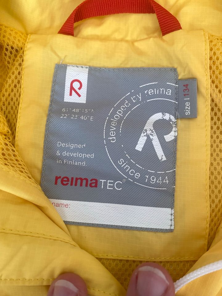 Reima Tec Regenjacke 134 leuchtend gelb, selten getragen in Rhede