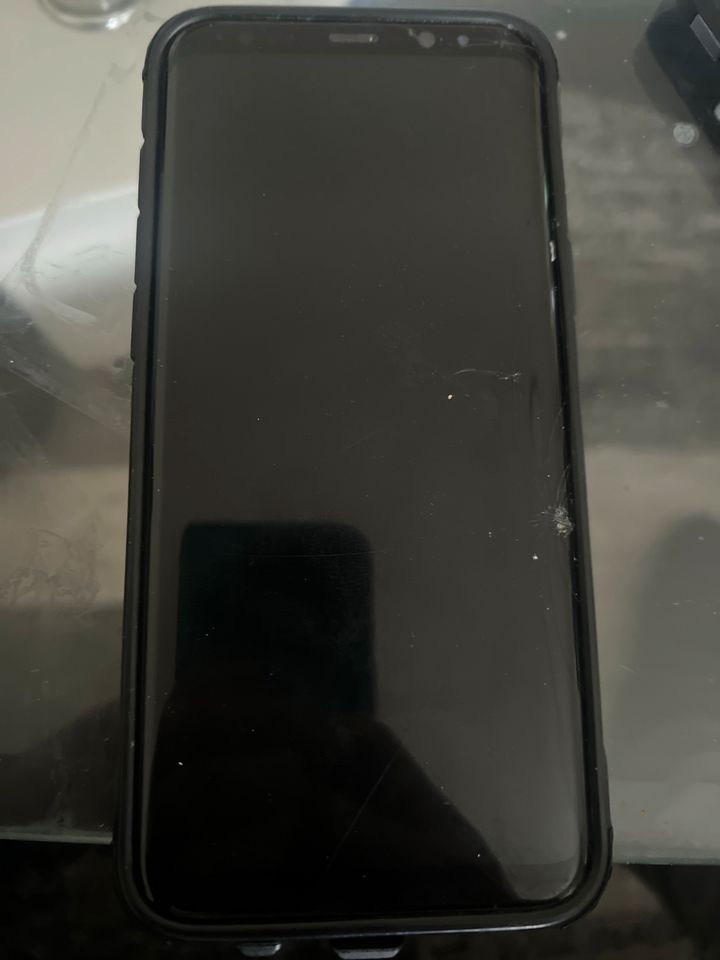 Hallo verkaufe hier ein Samsung s8+ in Pirmasens