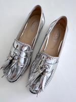 Tods Schuhe Mokassins Loafer 38 Silber Leder Feder Quasten Tod's Hamburg-Nord - Hamburg Uhlenhorst Vorschau