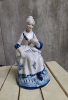 Porzellan Keramik Vintage Figur Frau Mädchen Weiß,  Blau, Gold Baden-Württemberg - Ulm Vorschau