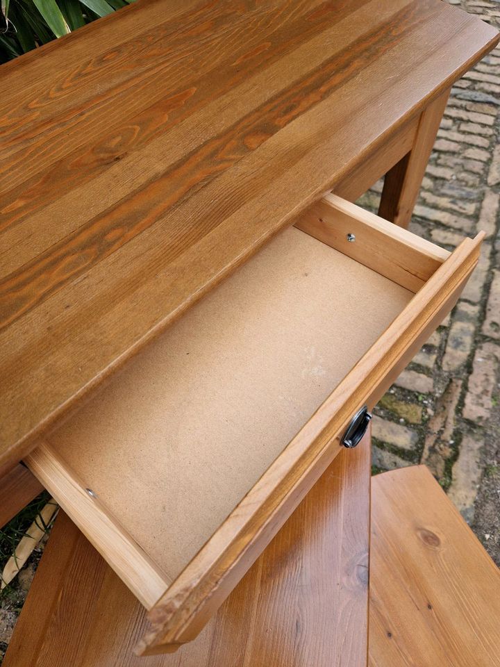 Ikea Lindhult Tisch und zwei Bänke in Potsdam