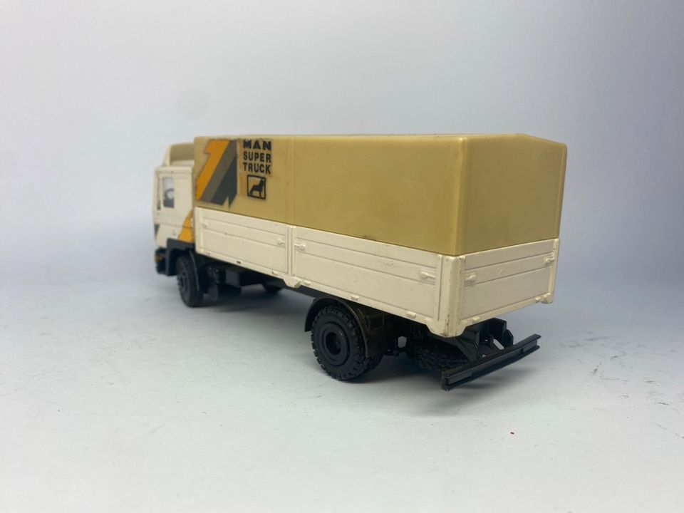 Conrad 4132 MAN Super Truck 1:50 Lkw Lastwagen Planenwagen Plane in Werther (Westfalen)