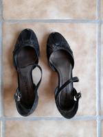 Tamaris Pumps Leder schwarz Größe 38 Niedersachsen - Hagenburg Vorschau