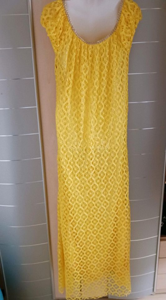 Langes gelbes Damen-Funktionskleid in festlicher Größe in Schwandorf