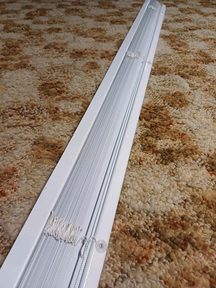 Lamellen Jalousie 2,25m breit in weiß in Erlensee