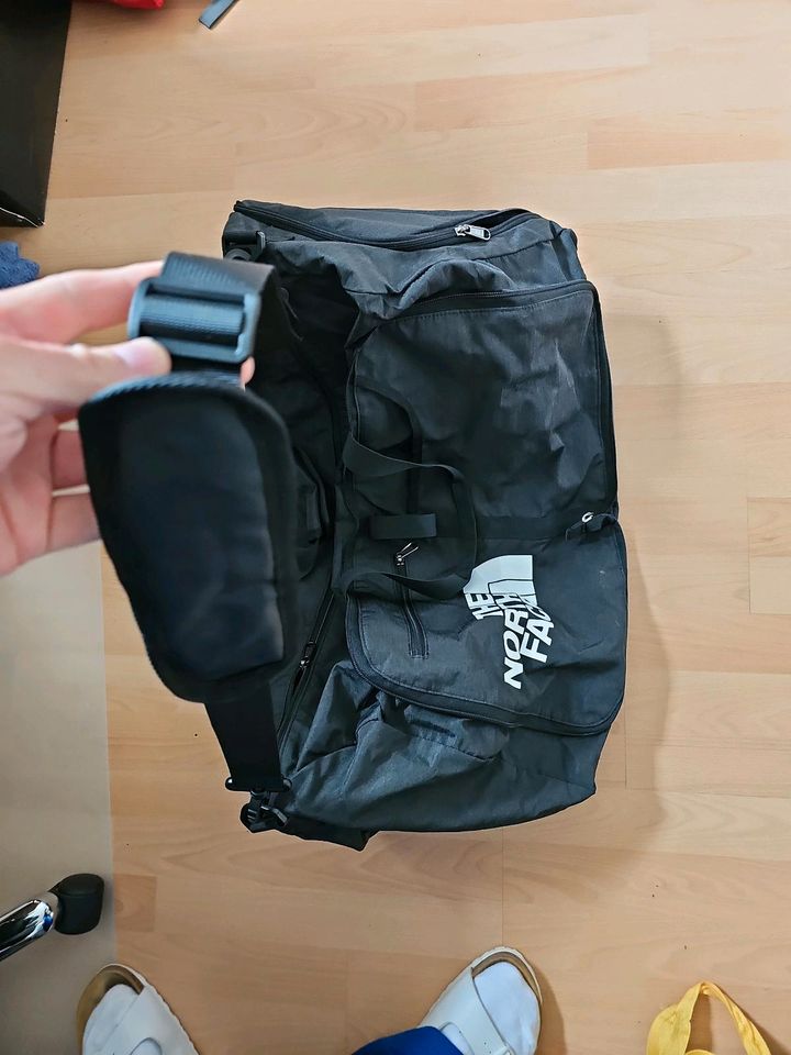 The North Face Reisetasche ca 60l mit Schuhfach in Nürnberg (Mittelfr)