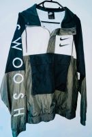 NIKE SWOOSH Windbreaker m. Kapuze leichtes Futter UNGETRAGEN Bayern - Altenkunstadt Vorschau