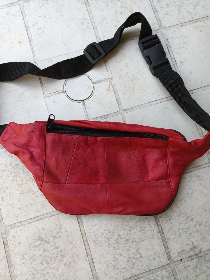 Bauchtasche, Leder, rot, neu in Hude (Oldenburg)