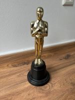 Plastik Oscar Figur Köln - Niehl Vorschau
