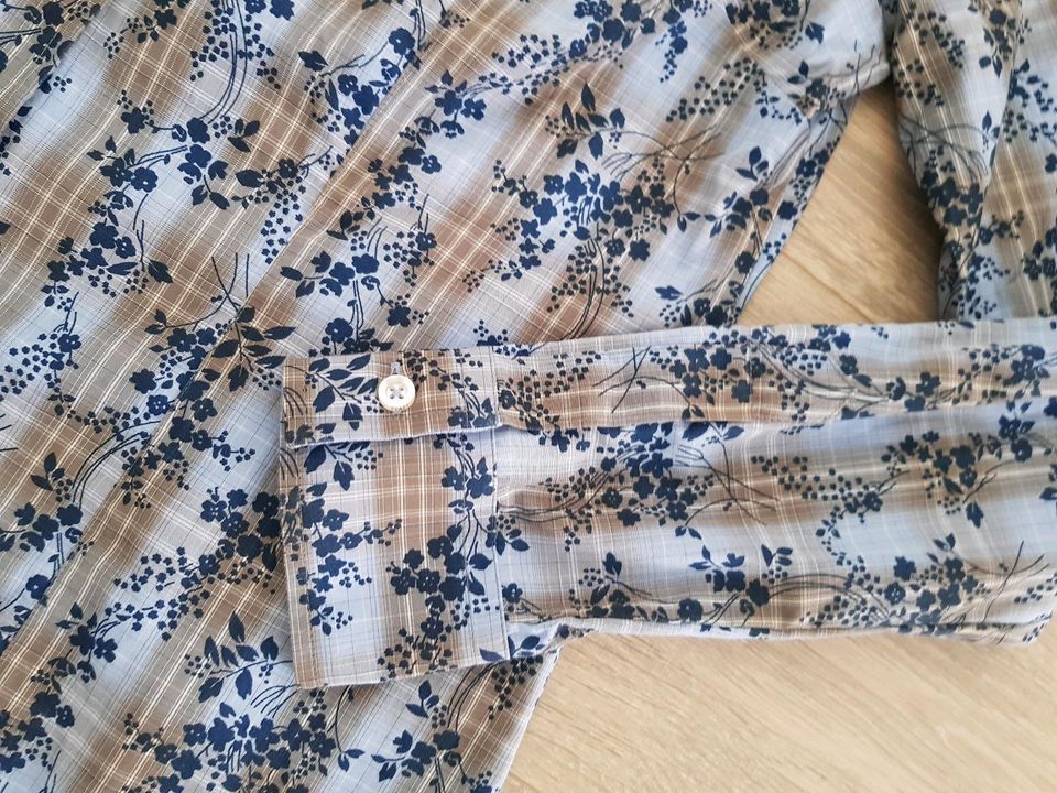 Edle Milano Italy Bluse fürs Frühjahr Gr. 40 in Leopoldshöhe