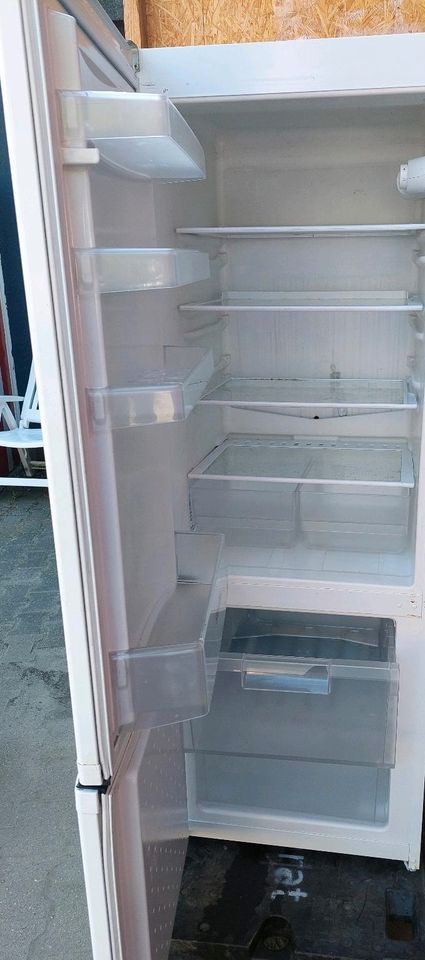 Siemens Kühlschrank Gefrierfach KÜHLGEFRIERSCHRANK   SIEMENS in Essen