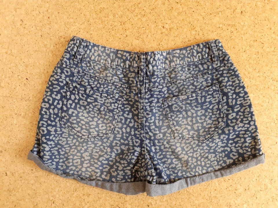 Mädchen Hot Pants YFK kurze Hose Jeans 158 neuwertig in Vöhl