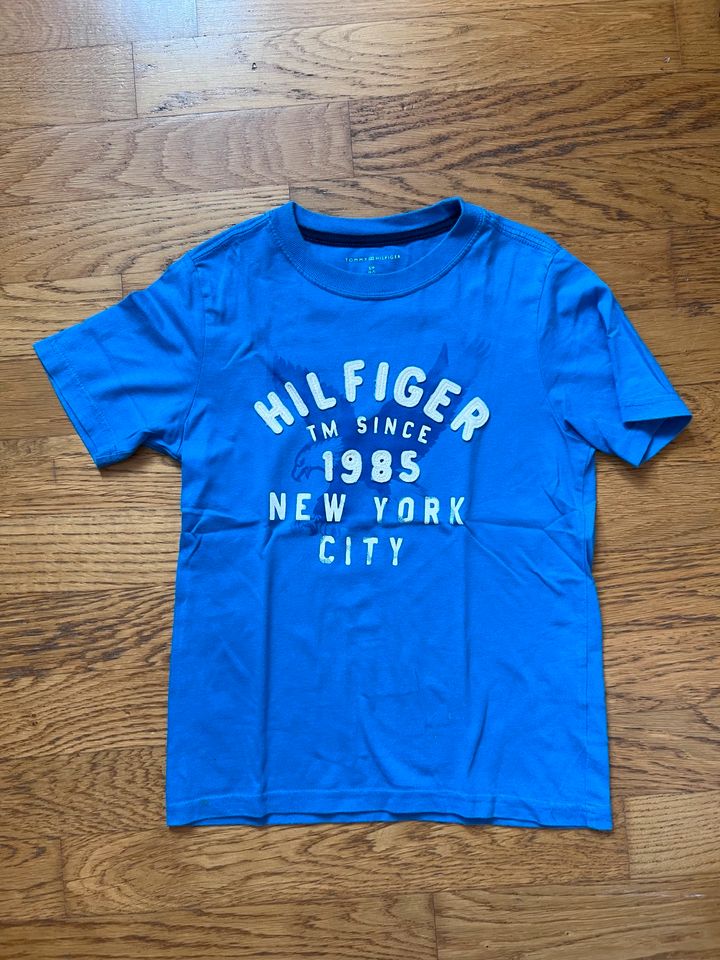 Tommy Hilfiger T-Shirt Kinder Shirt Jungs Gr. 116 122 6 / 7 Jahre in Heidelberg