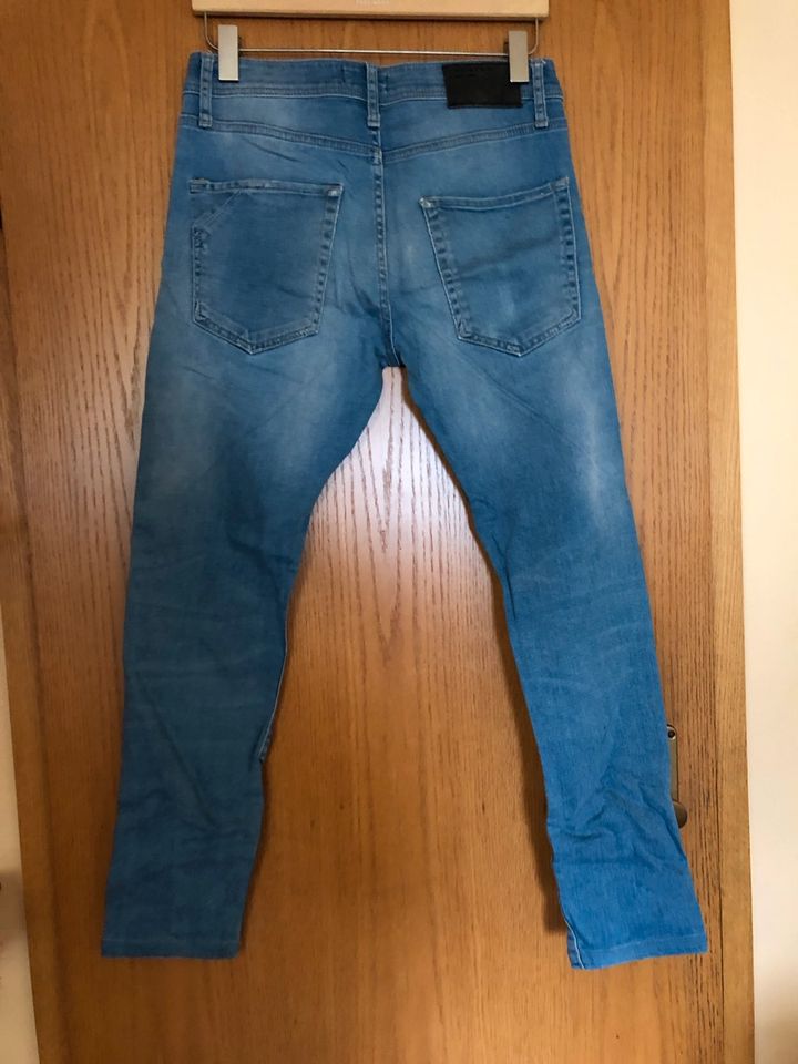 Blaue Jeanshose von in Osnabrück