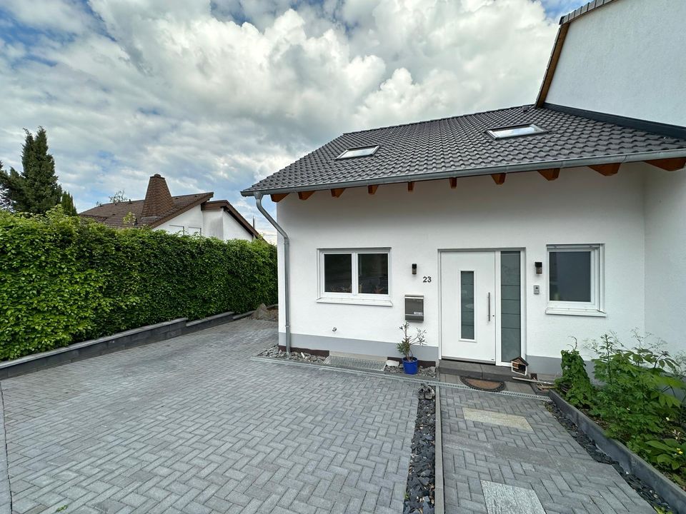 Moderne Wohnidylle mit Panoramablick: Traumhaus in Gutweiler mit Balkon, Terrasse & modernen Bädern (Baujahr 2023, 160m²) in Gutweiler