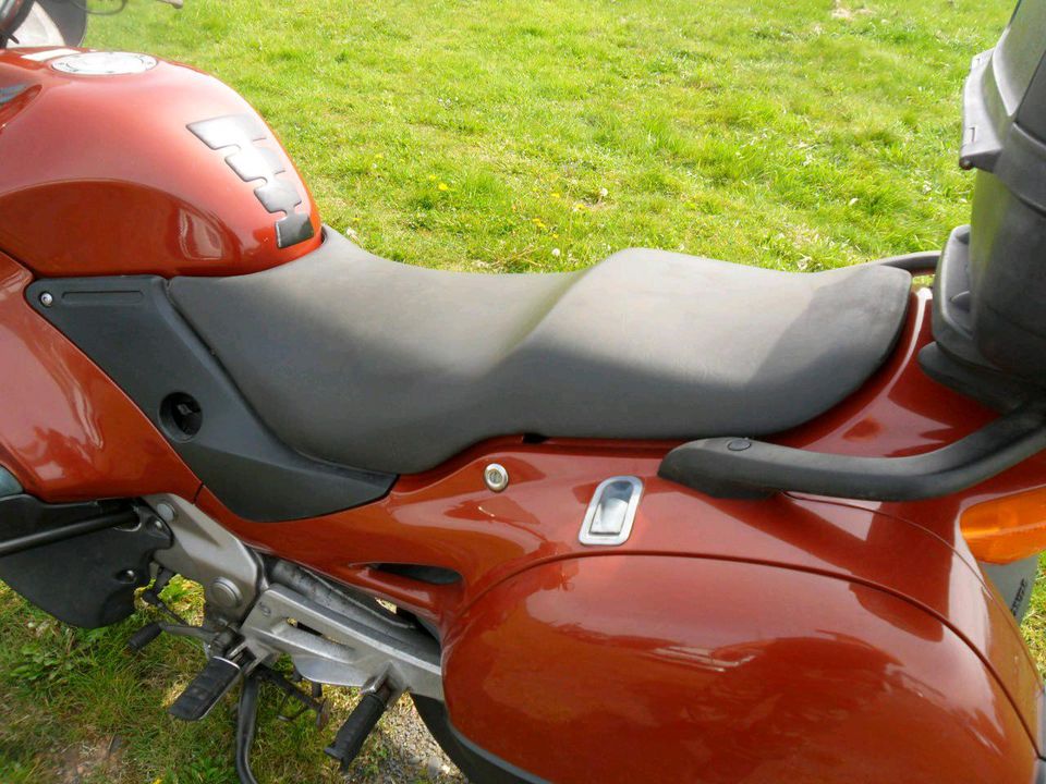 Honda NT650V DEAUVILLE in Felsberg