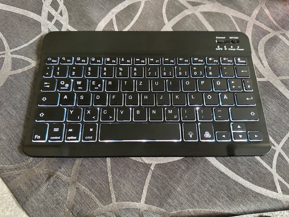 Bluetooth Tastatur für Tablet/iPad in Velen