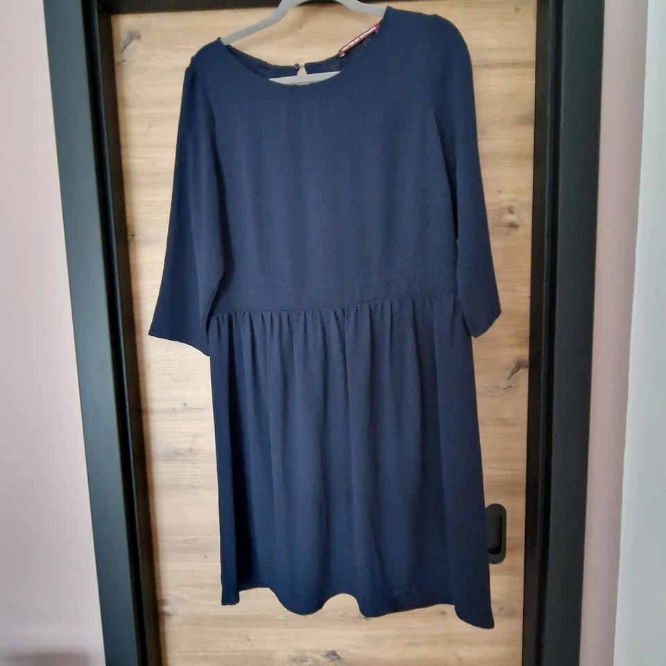 Kleid Rückenausschnitt blau L Cocktailkleid Rüschen Spitze in Mudau