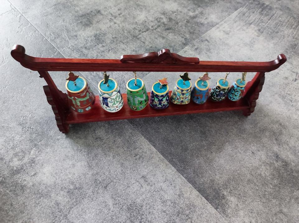Chinesisches Glockenspiel mit 8 Glocken im Teakholz Ständer in Düsseldorf