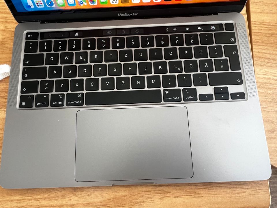 apple m2 16 gb 13 inch 512 macbook pro 2022 in Berlin