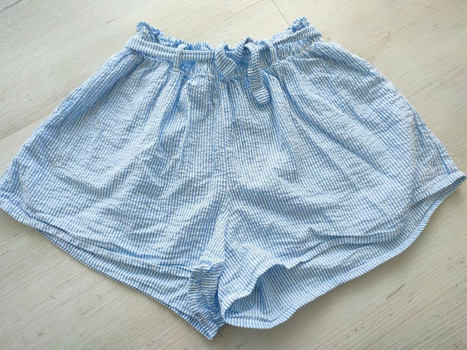 Süße Shorts❤️Hosenrock*H&M*hellblau weiß*H&M*Gr.140/146*wie neu in Cuxhaven