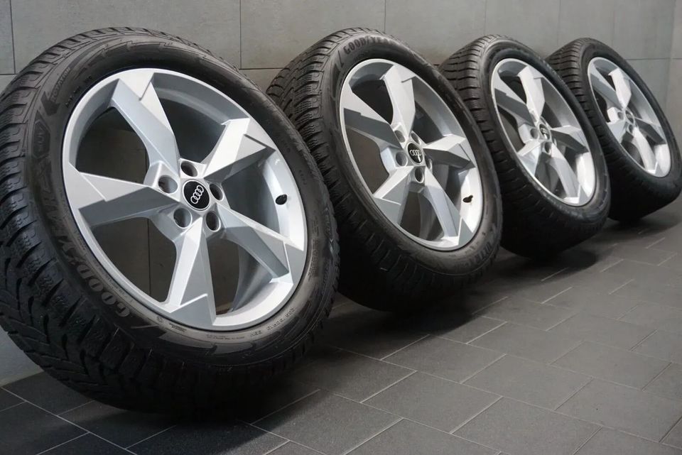 4 ORIGINAL WINTERRÄDER WINTERREIFEN 235/50 R19 7,0 x 19 ET 43 AUDI Q3 F3 GOODYEAR 83A601025N 19 ZOLL WINTERKOMPLETTRÄDER MWST. AUSWEISBAR ! in Borchen