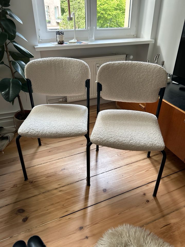 zwei Bouclé Stühle weiße creme Teddy Metall Boucle Stuhl in Berlin