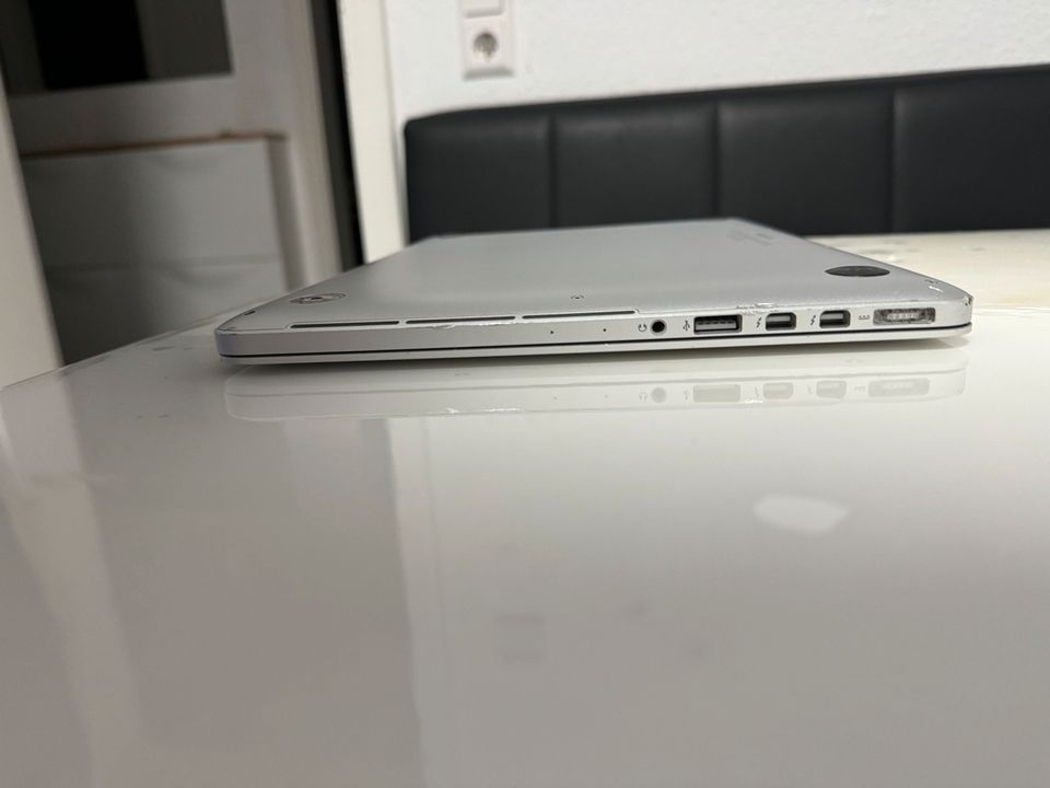 Macbook Pro 2013 2,5 GHz i5 256GB 8GB RAM in Stuttgart