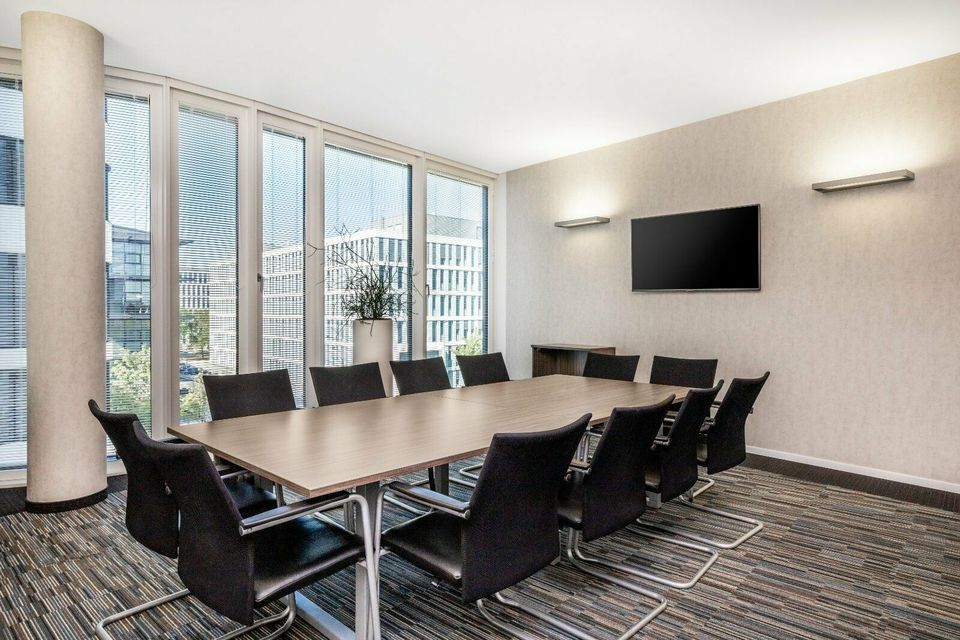 Privater Büroraum für 3 Personen in Regus Airport City in Düsseldorf