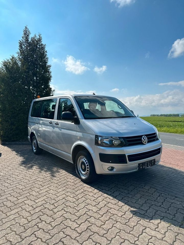 Volkswagen T5 Bus*1.Hd*Automatik*7-Sitze*StandH*Klima*Leder in Porta Westfalica