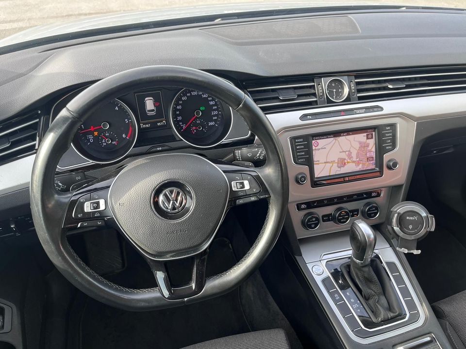 Volkswagen Passat Variant Comfortline DSG/LED/Navi/Alu/PDC in Erwitte