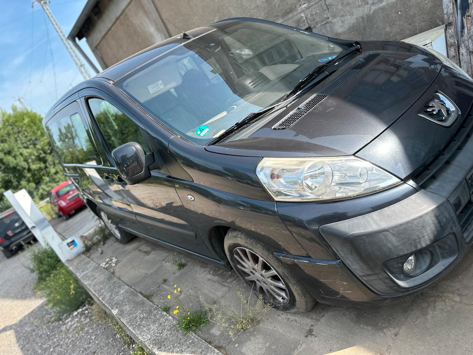 Abbildung des Autos Peugeot expert 9 Sitze B…