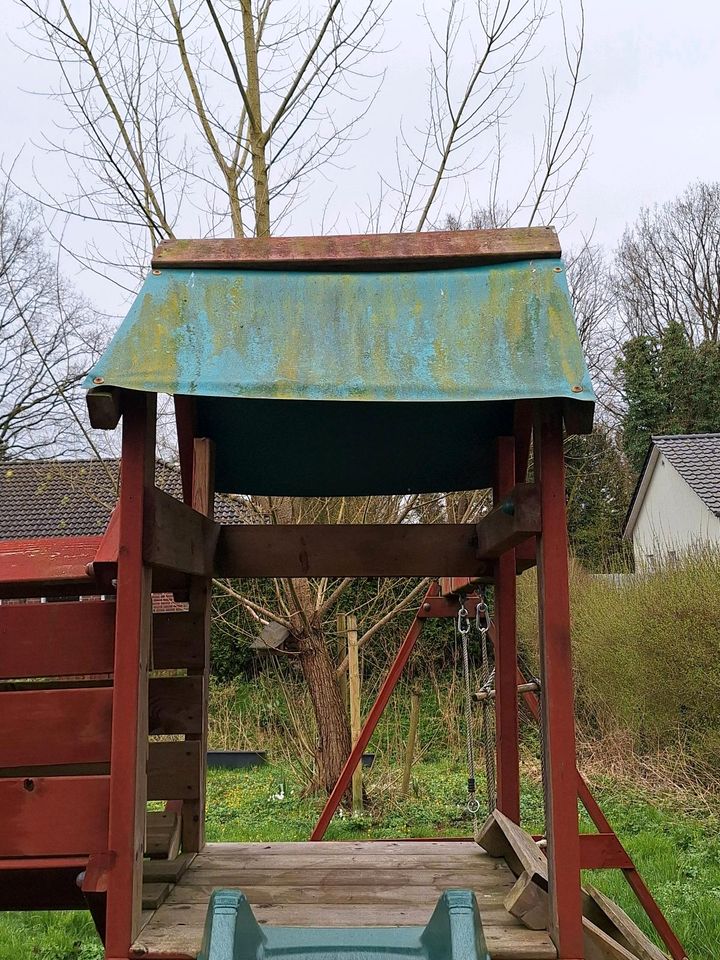 Spielturm Spielburg Wickey mit Rutsche und Schaukel in Köthel