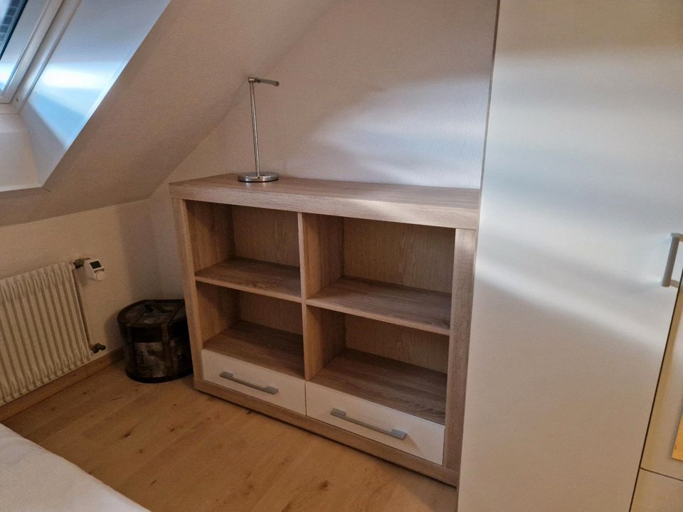 Jugendzimmer Schreibtisch, Kleiderschrank u.  Regal in Herbolzheim