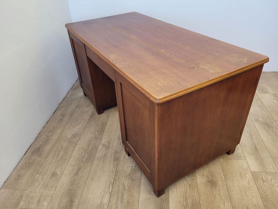 #A freistehender Schreibtisch einfach Holz DDR alt Antik Büro in Burgstädt