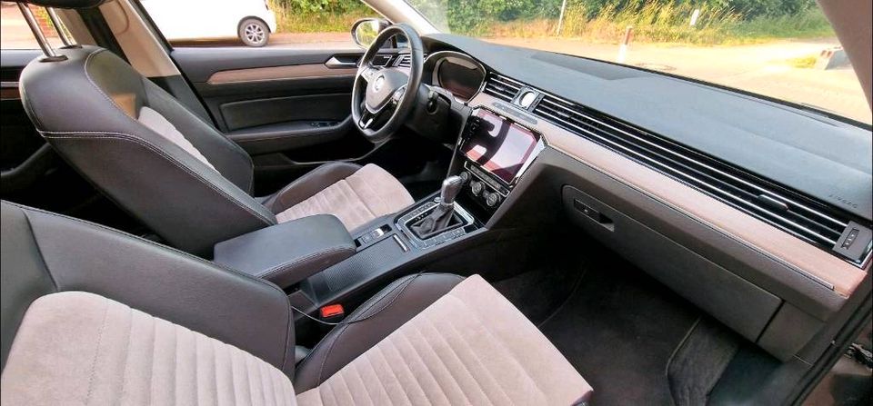 VW Passat B8 Variant Highline Bi-TDI in Wunstorf