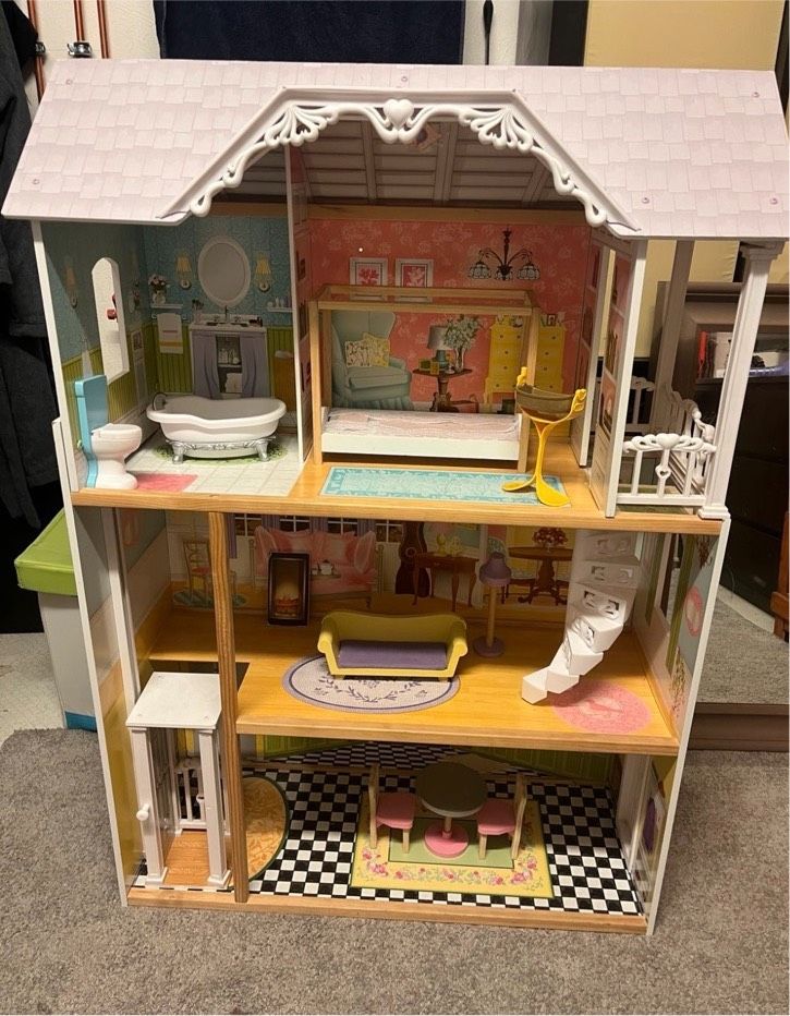 Barbie / Puppenhaus groß in Ratingen
